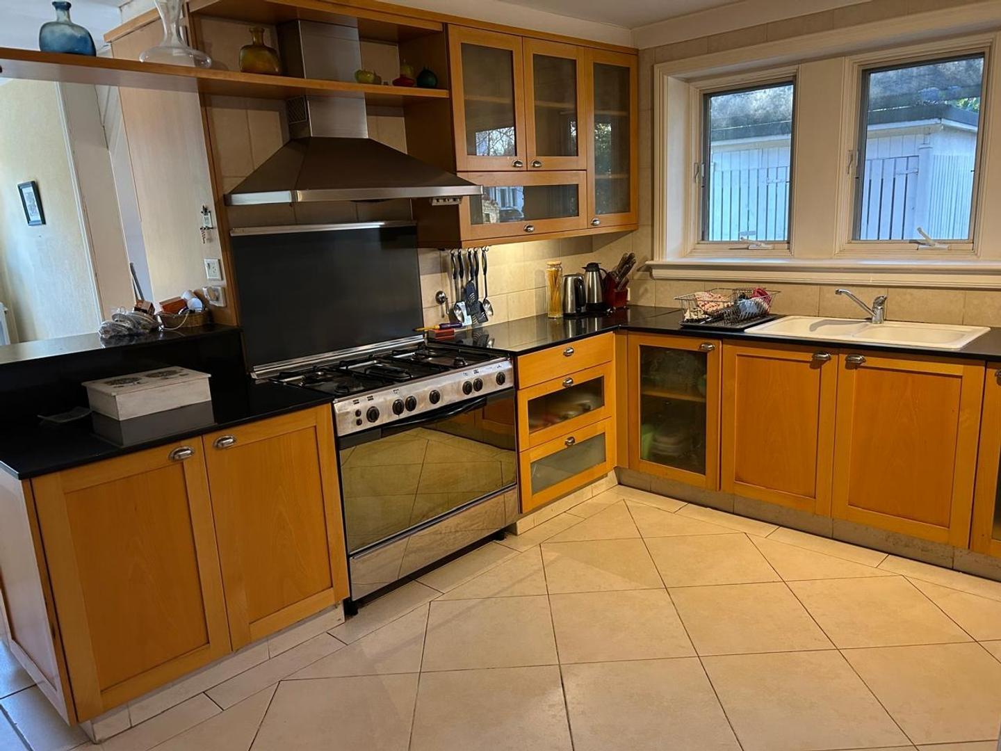 Casa 5 ambientes con 3 baños