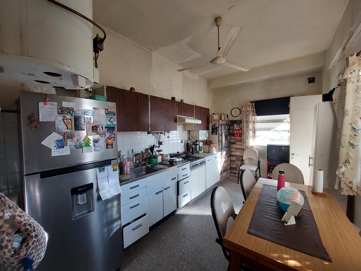 Madero 1276 , Piso 1