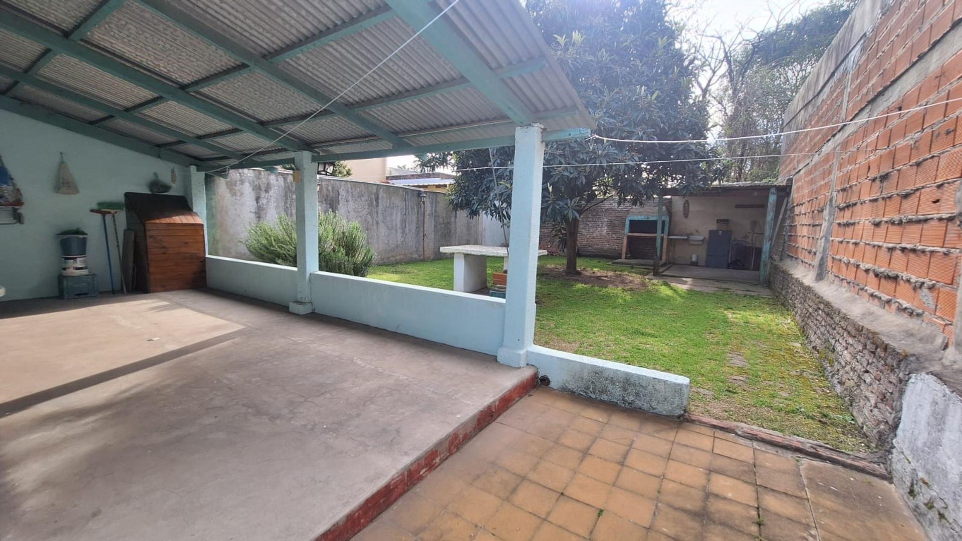 Casa 3 ambientes con 1 baño