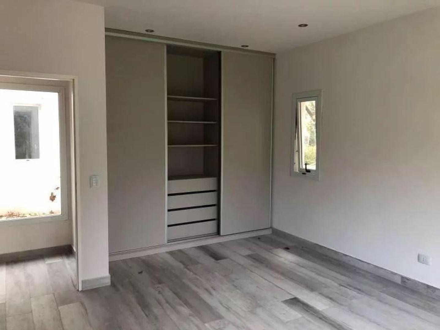 Casa en Venta con 5 cocheras