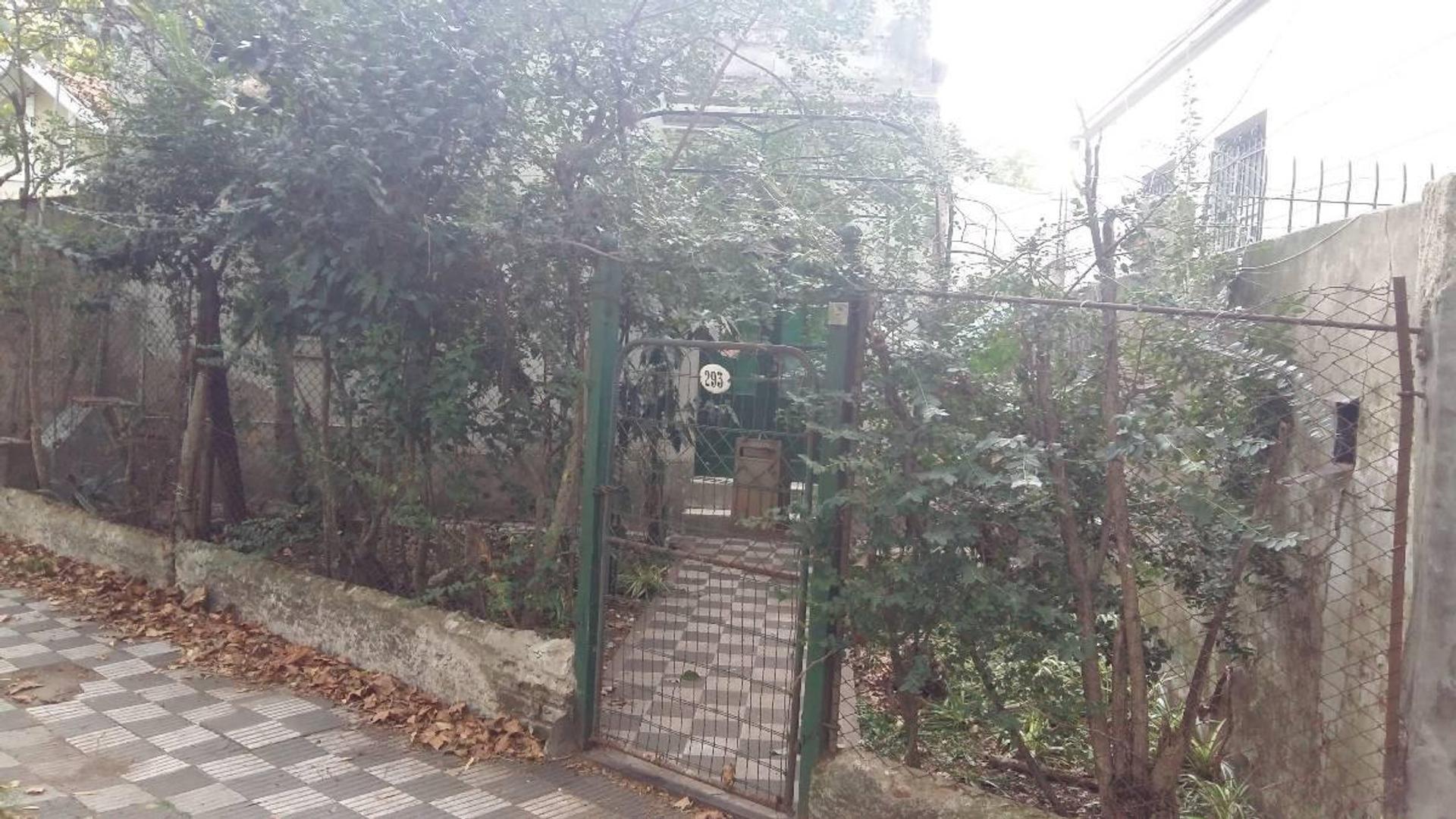 CASA EN VENTA - EXCELENTE UBICACION