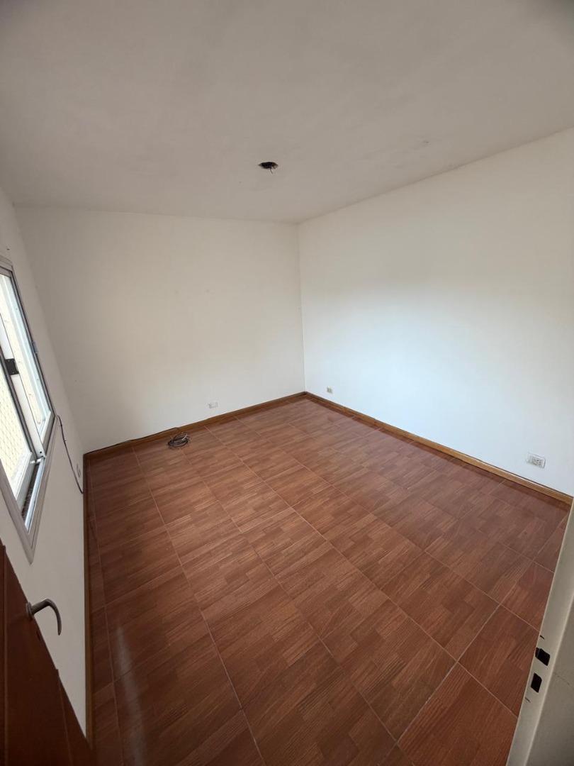 Unanue 6100, Piso 1