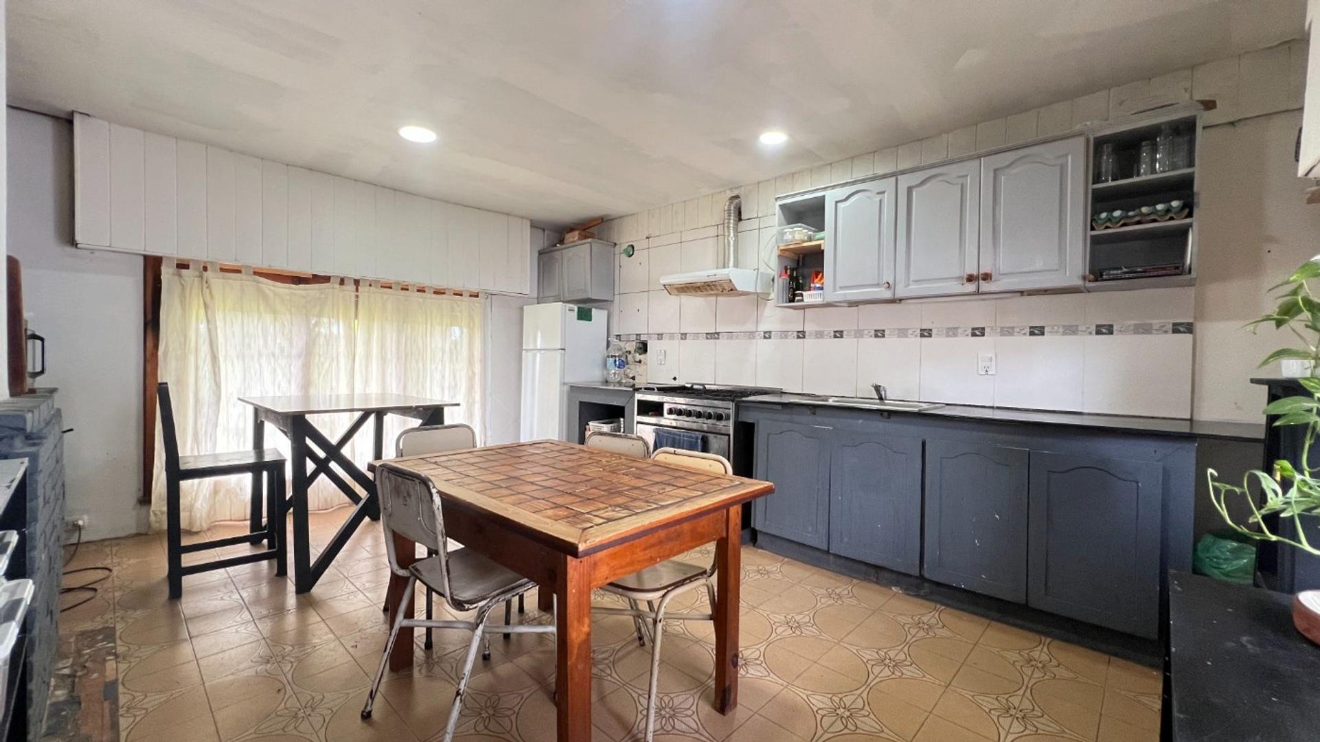 Casa 4 ambientes con 2 baños