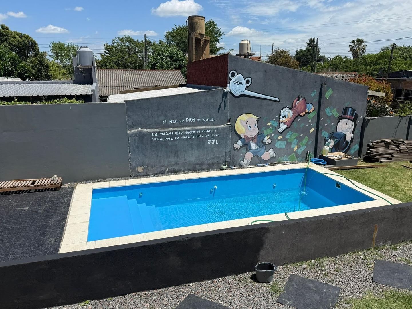 Venta casa quinta Luis Guillon /Pileta/Permuta/Apto Crédito