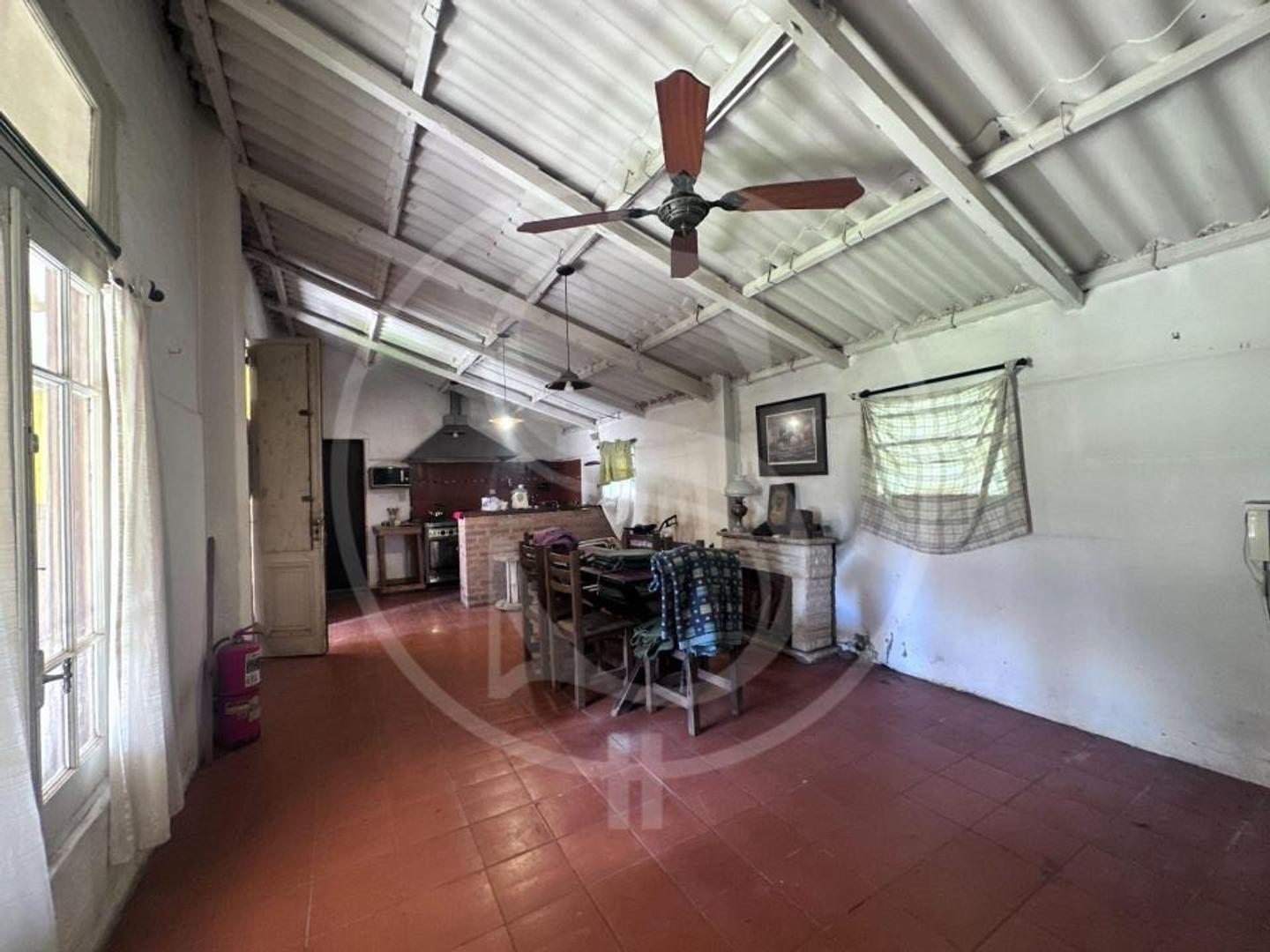 Casa 3 ambientes con 2 baños