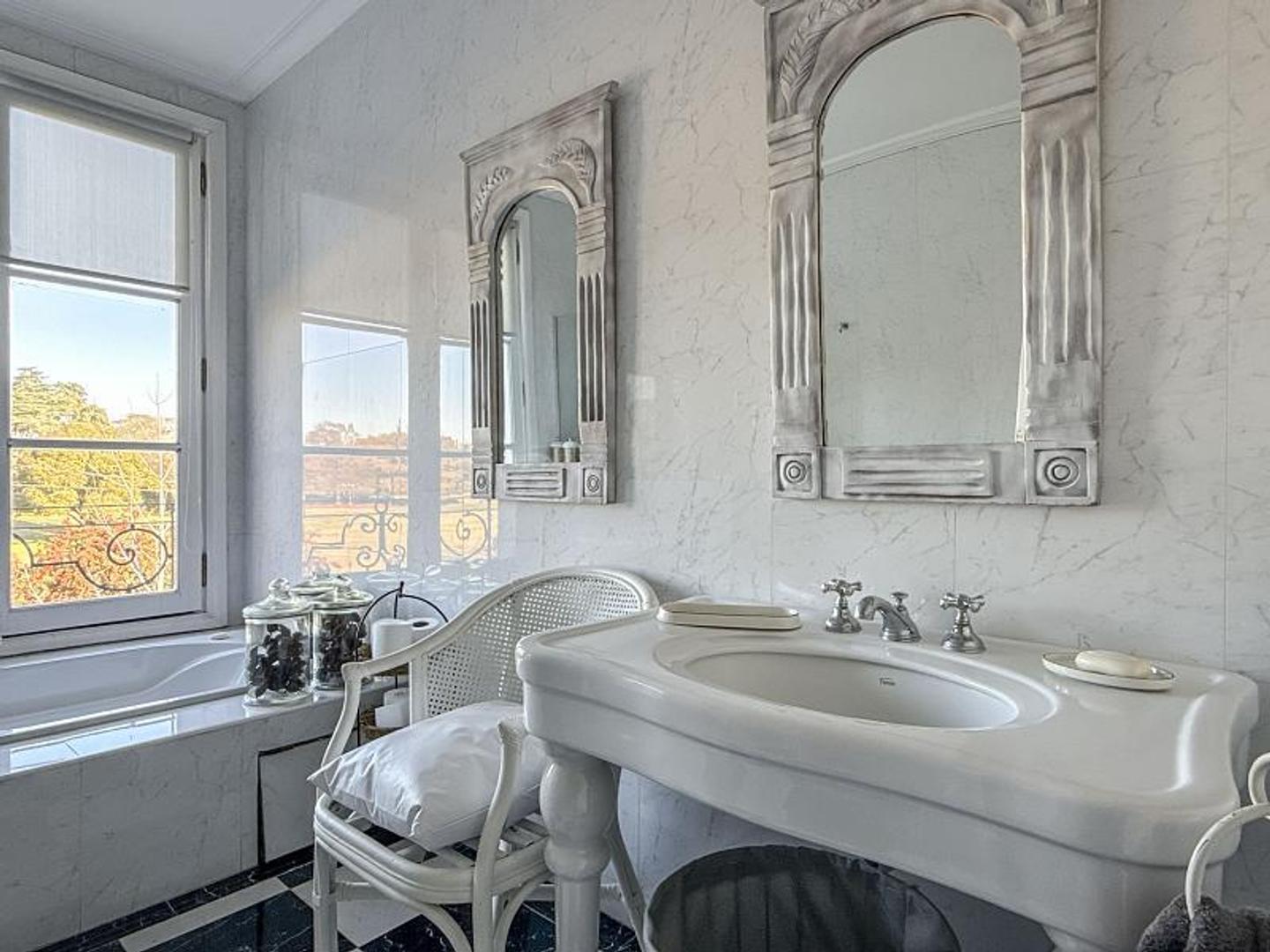Casa 6 ambientes con 3 baños