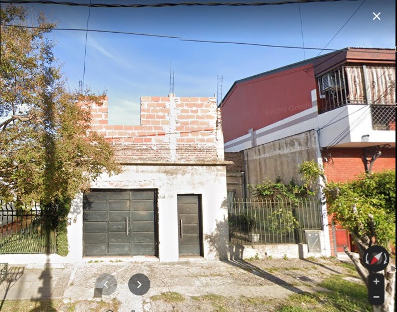 CASA DE 3 AMB CON GALPON Y GARAJE PASANTE.