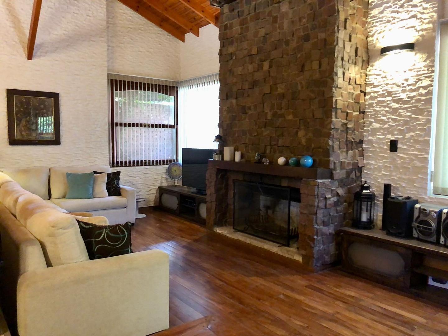 Casa en Venta en Villa Elisa, USD 390.000