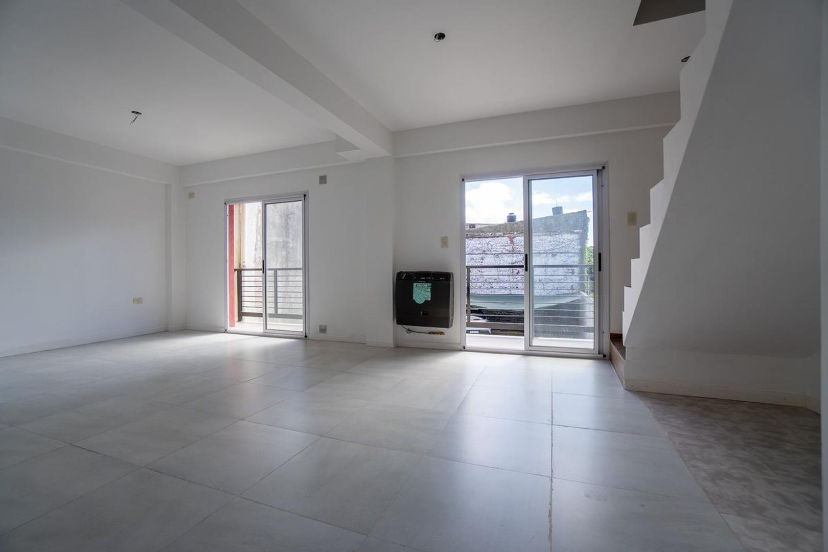 5 e/ 69 y 70 N° 1800