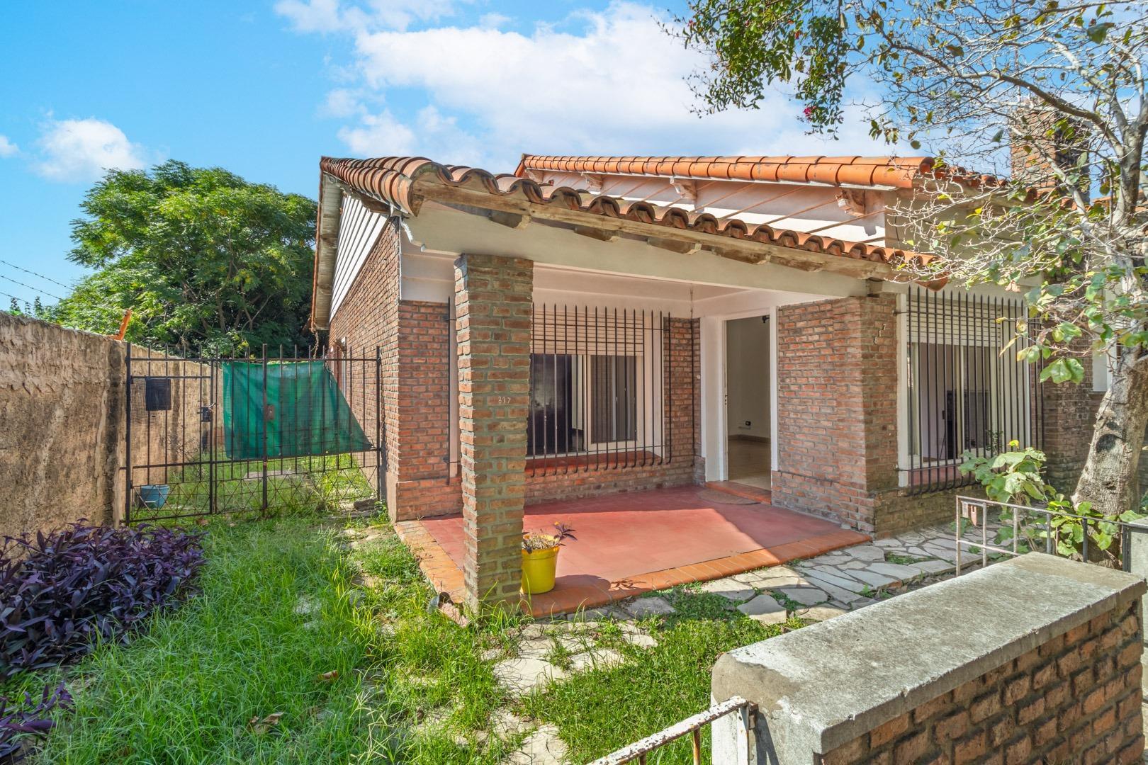 VENTA CASA 3 AMB. BERNAL