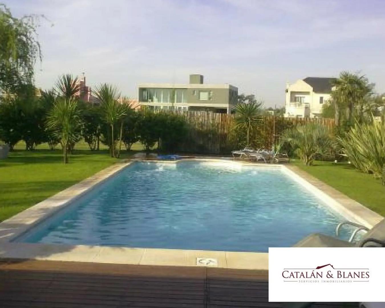 Casa en Venta con 1 cochera