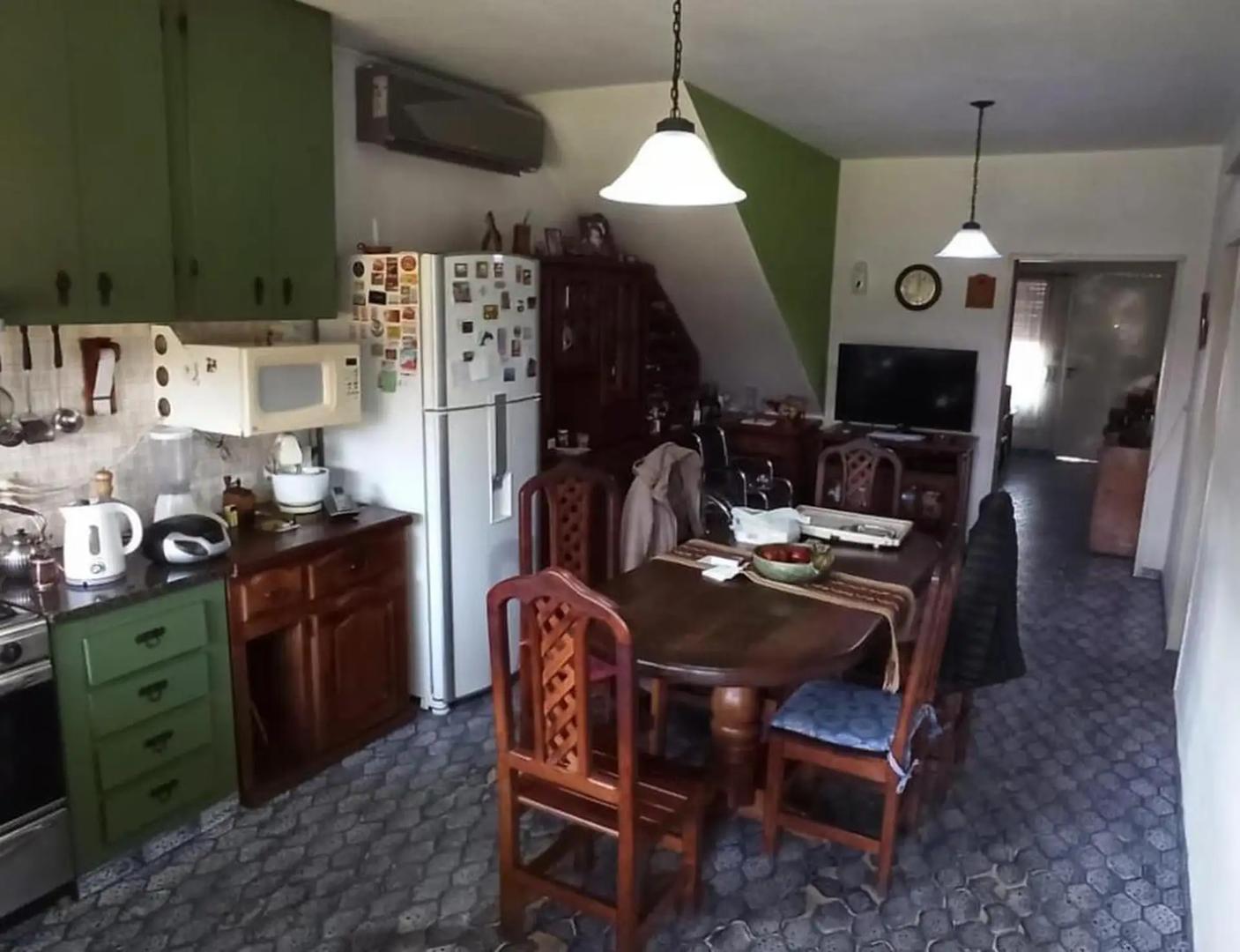 venta Casa 5 ambientes con garage y quincho, lote 500 m2, ac