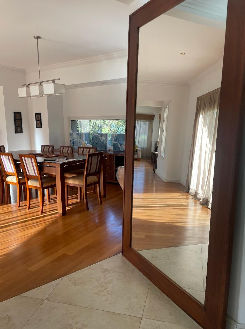 Casa en Venta con 6 cocheras