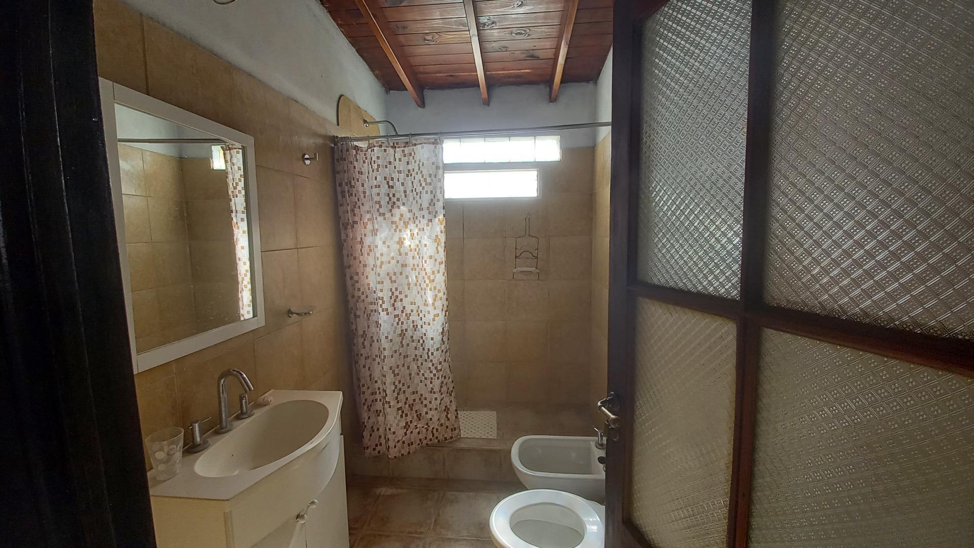 Casa 3 ambientes con 1 baño