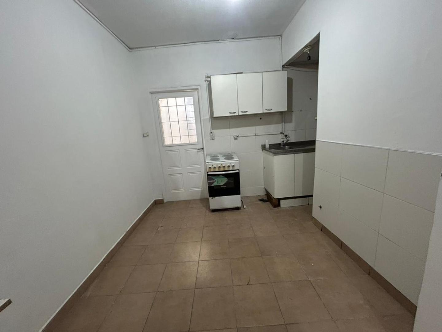 Depto Tipo Casa en Alquiler en Parque Chacabuco, $ 750.000