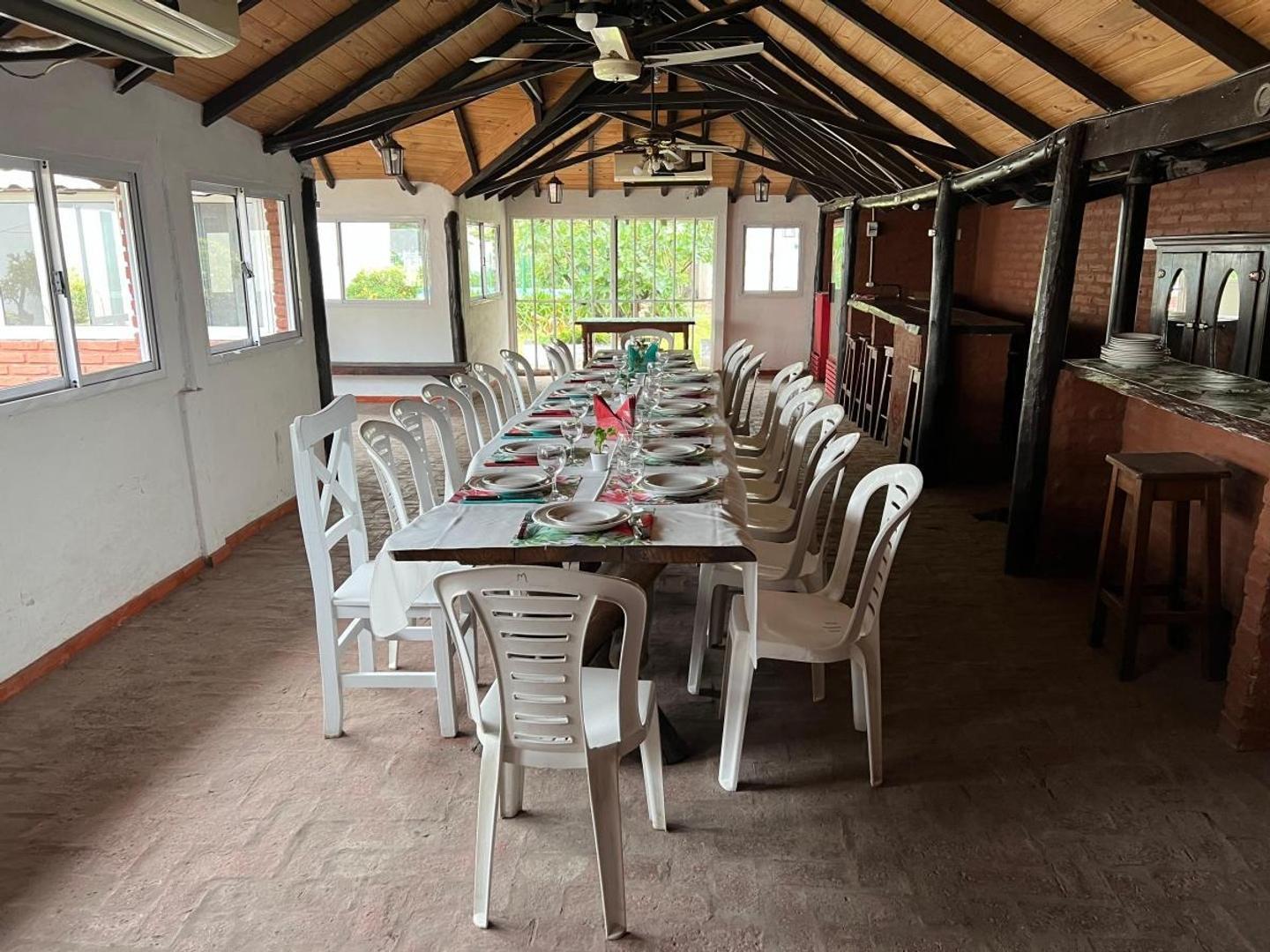 Gran casa quinta con pileta en San Miguel