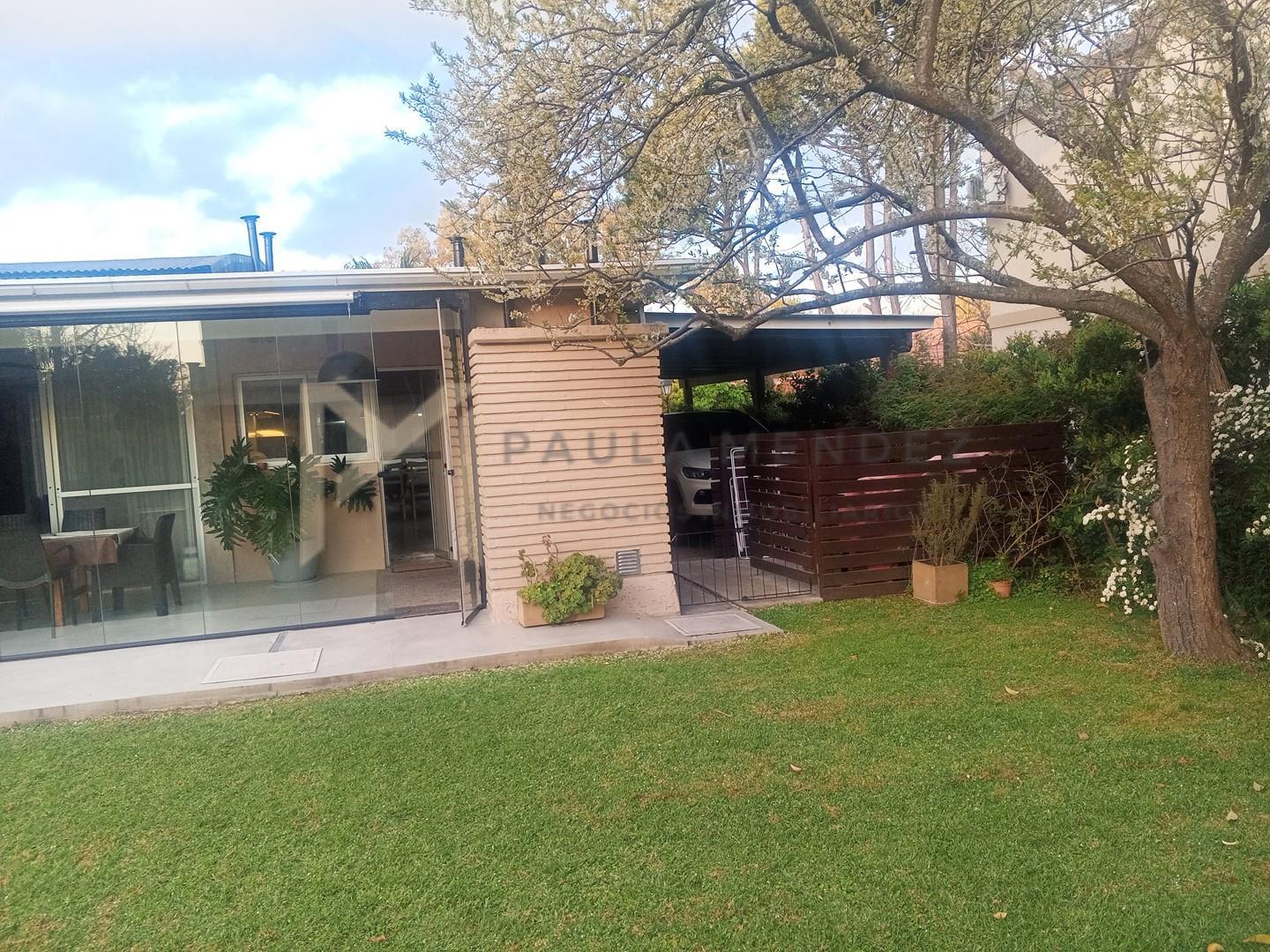 Casa en Venta con 2 cocheras