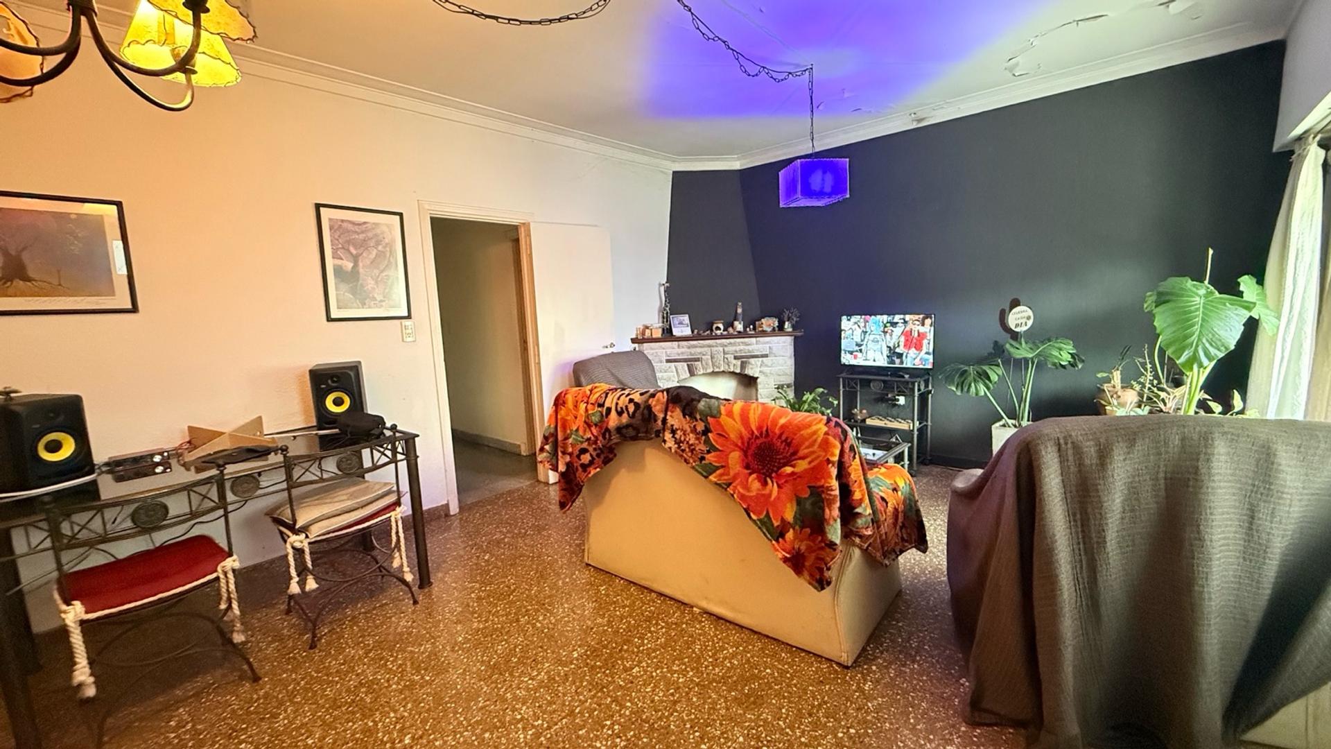 Depto Tipo Casa 4 ambientes con 2 baños