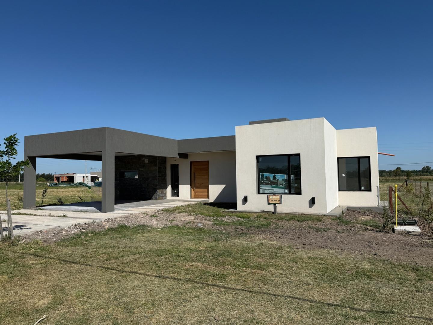 Venta casa pileta - Fincas de San Vicente Joven permuta