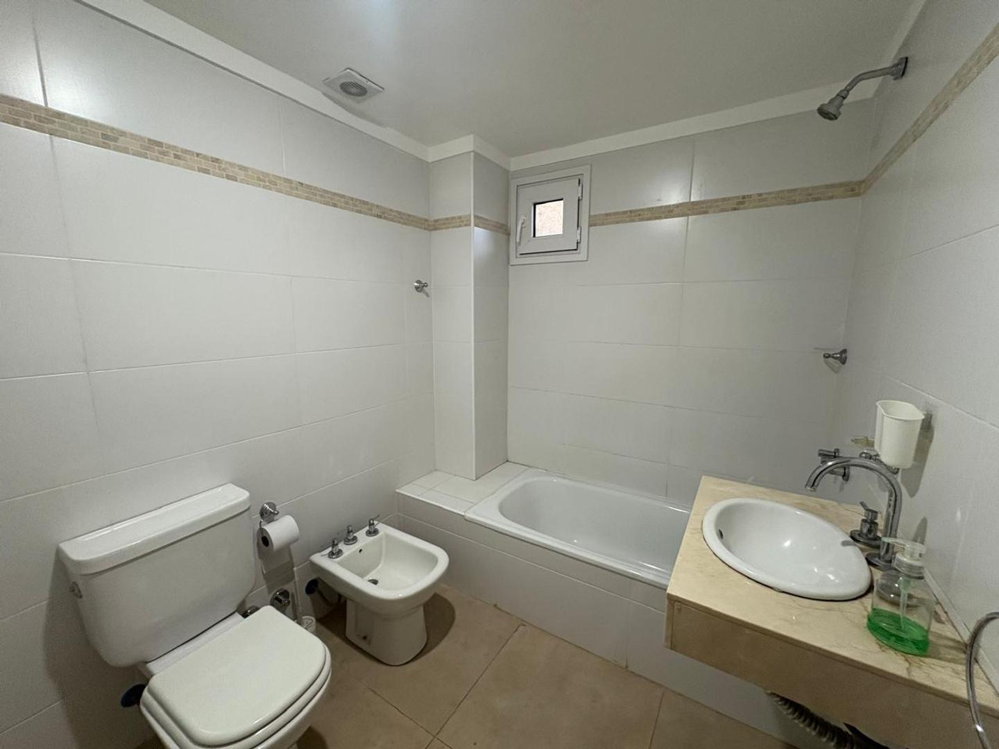 Departamento en Alquiler en Ituzaingo Norte, $ 400.000