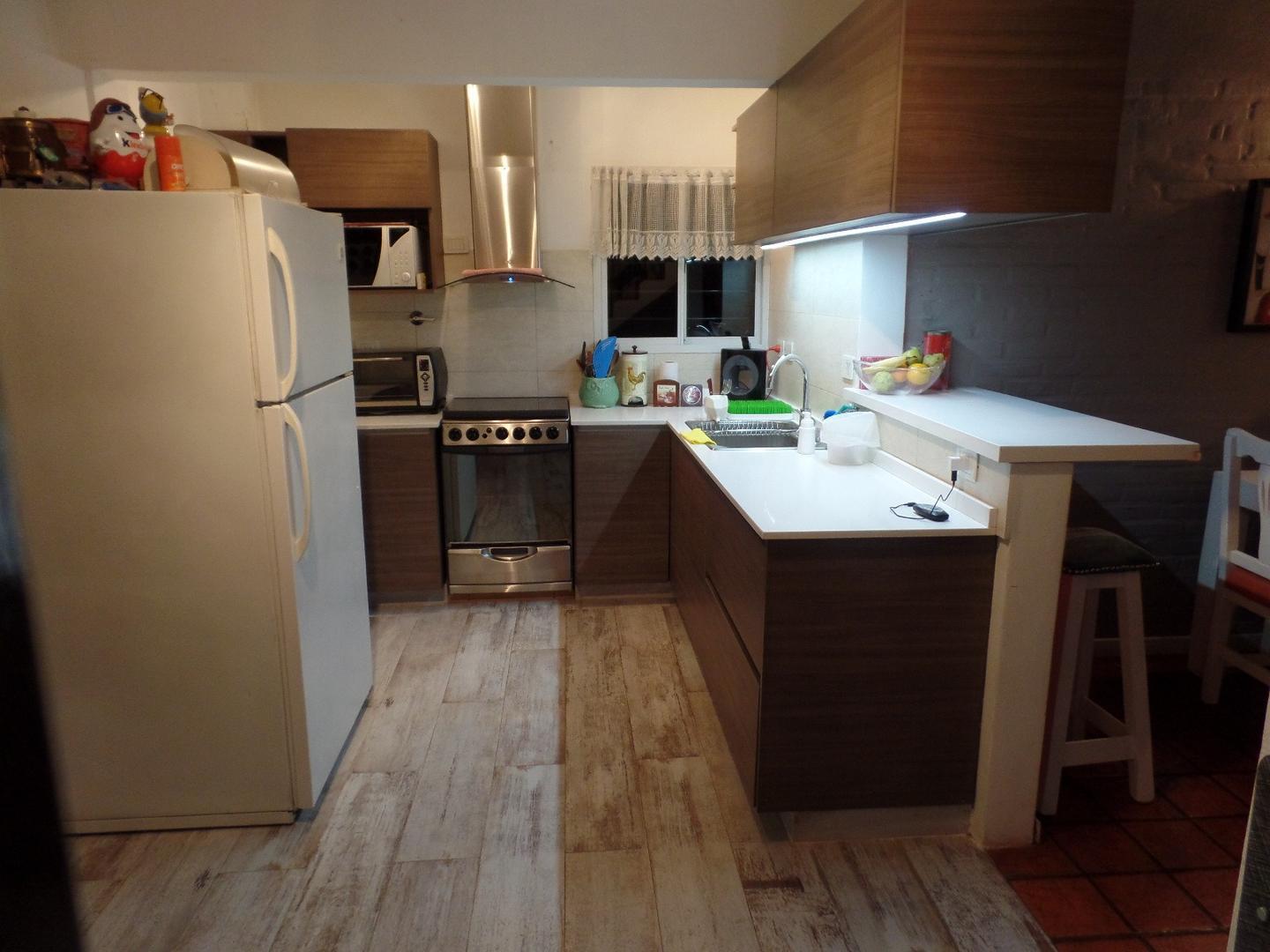 CASA EN VENTA :: 4 AMBIENTES :: PARQUE LELOIR :: 619m2