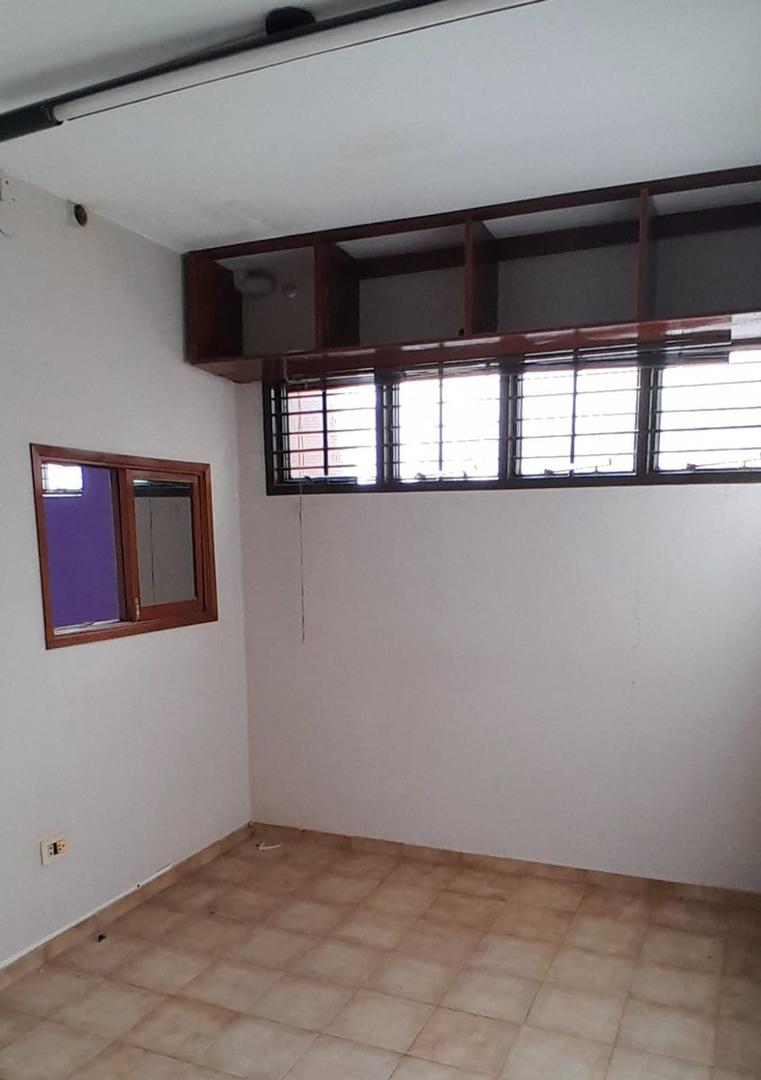 VENTA DE LOCAL COMERCIAL CON COCHERAS EN S NICOLAS