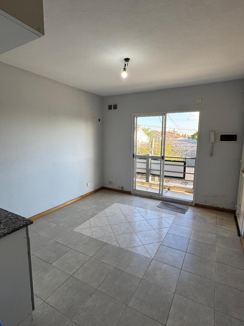 DEPARTAMENTO AL FRENTE EN VENTA CON BALCON - APTO CREDITO