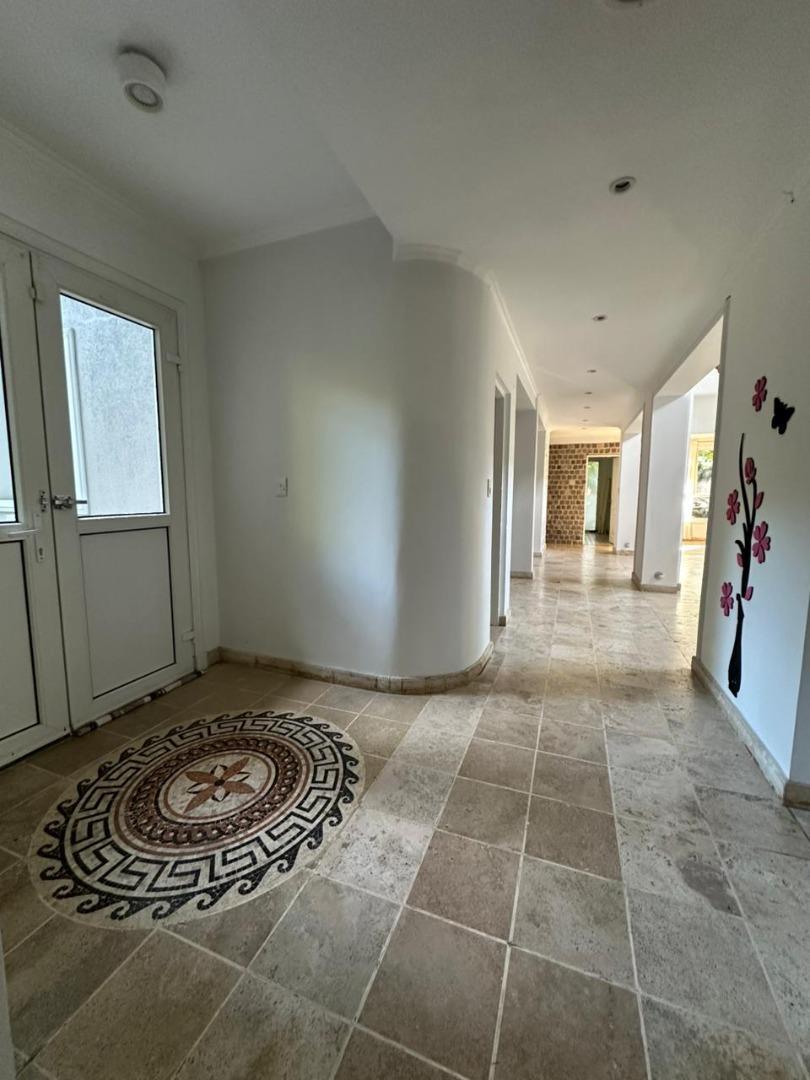 Casa en Venta con 5 cocheras