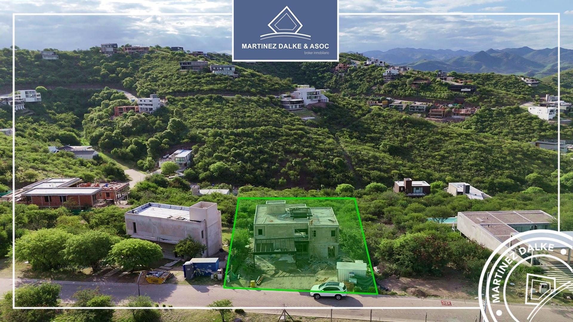 Casa en Venta con 4 cocheras