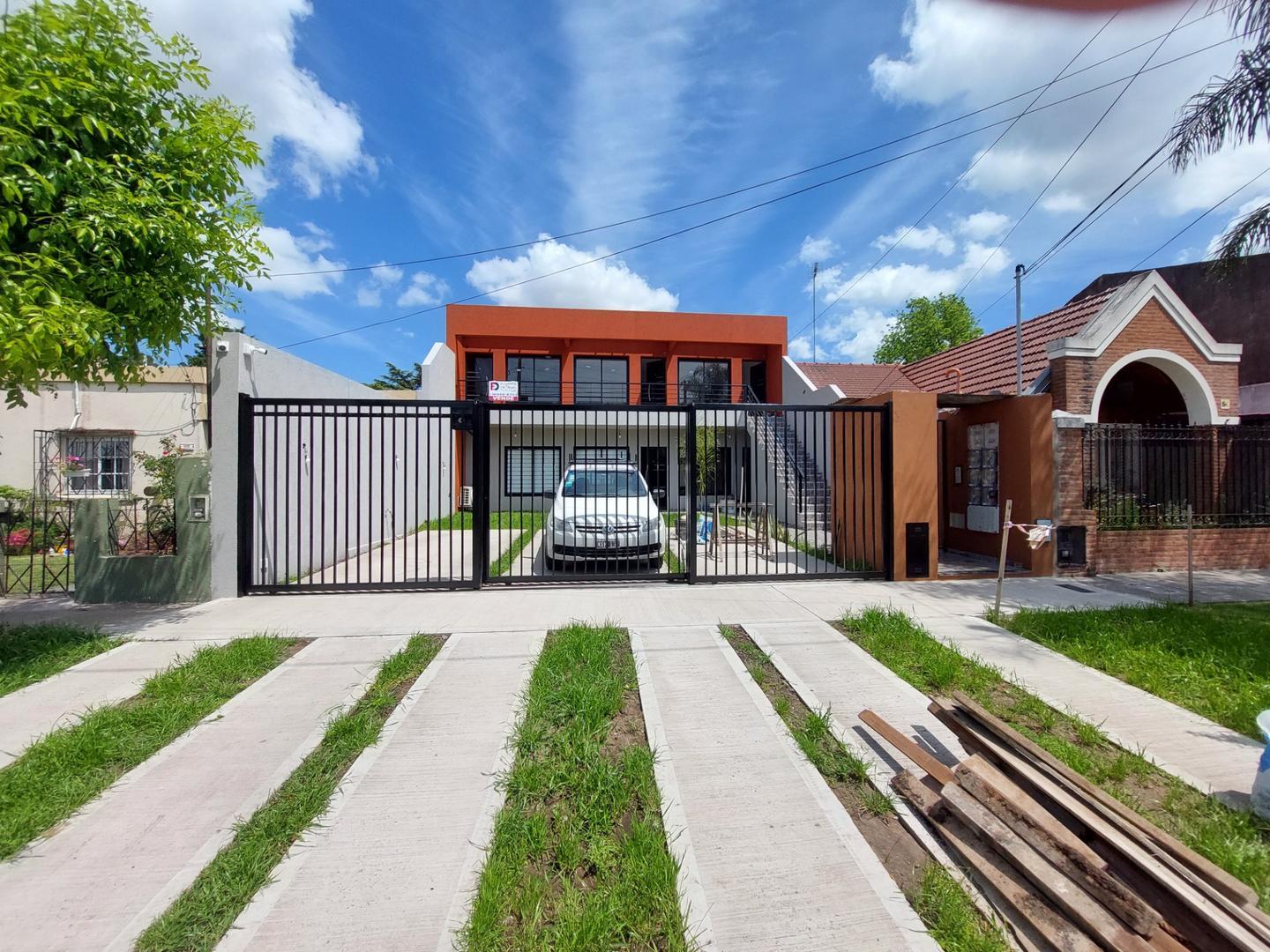 Departamento 2 amb c/ cochera- venta Castelar