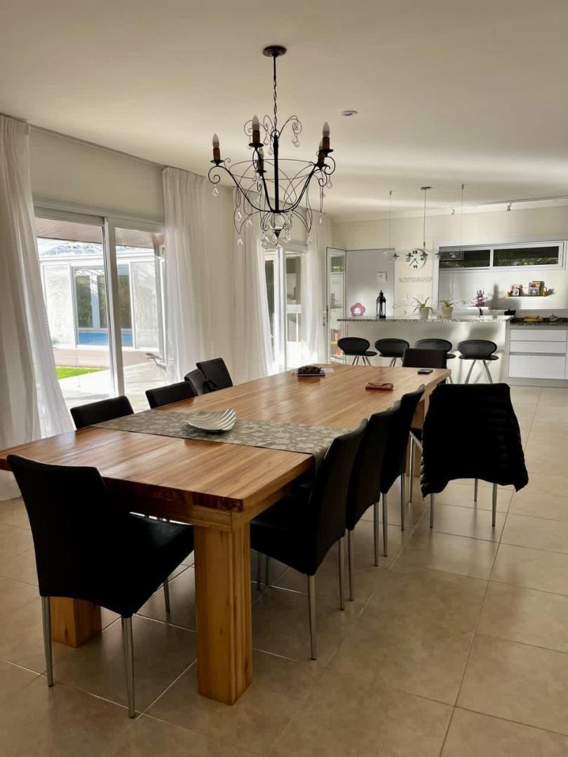 CASA EN COUNTRY DE 7 AMB. IMPECABLE FINANCIACION DIRECTA