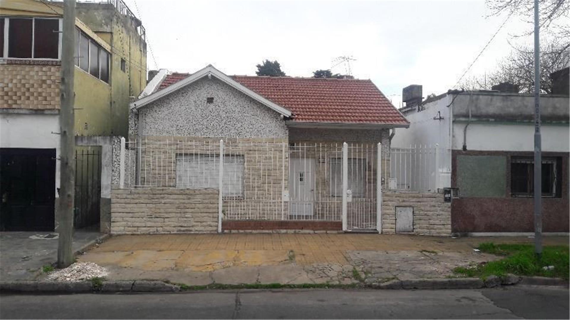 SAN ANDRÉS  CASA 4 AMB. S/LOTE PROPIO. PATIO C/JARDÍN- TZA.