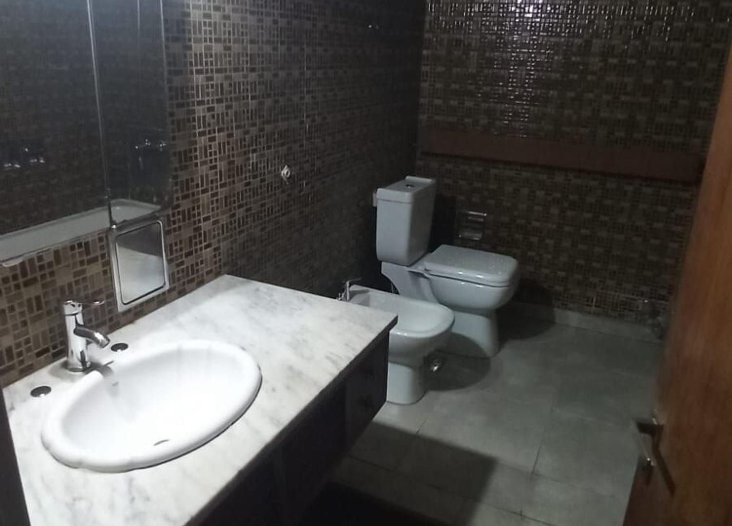 Departamento en Alquiler con 1 cocheras