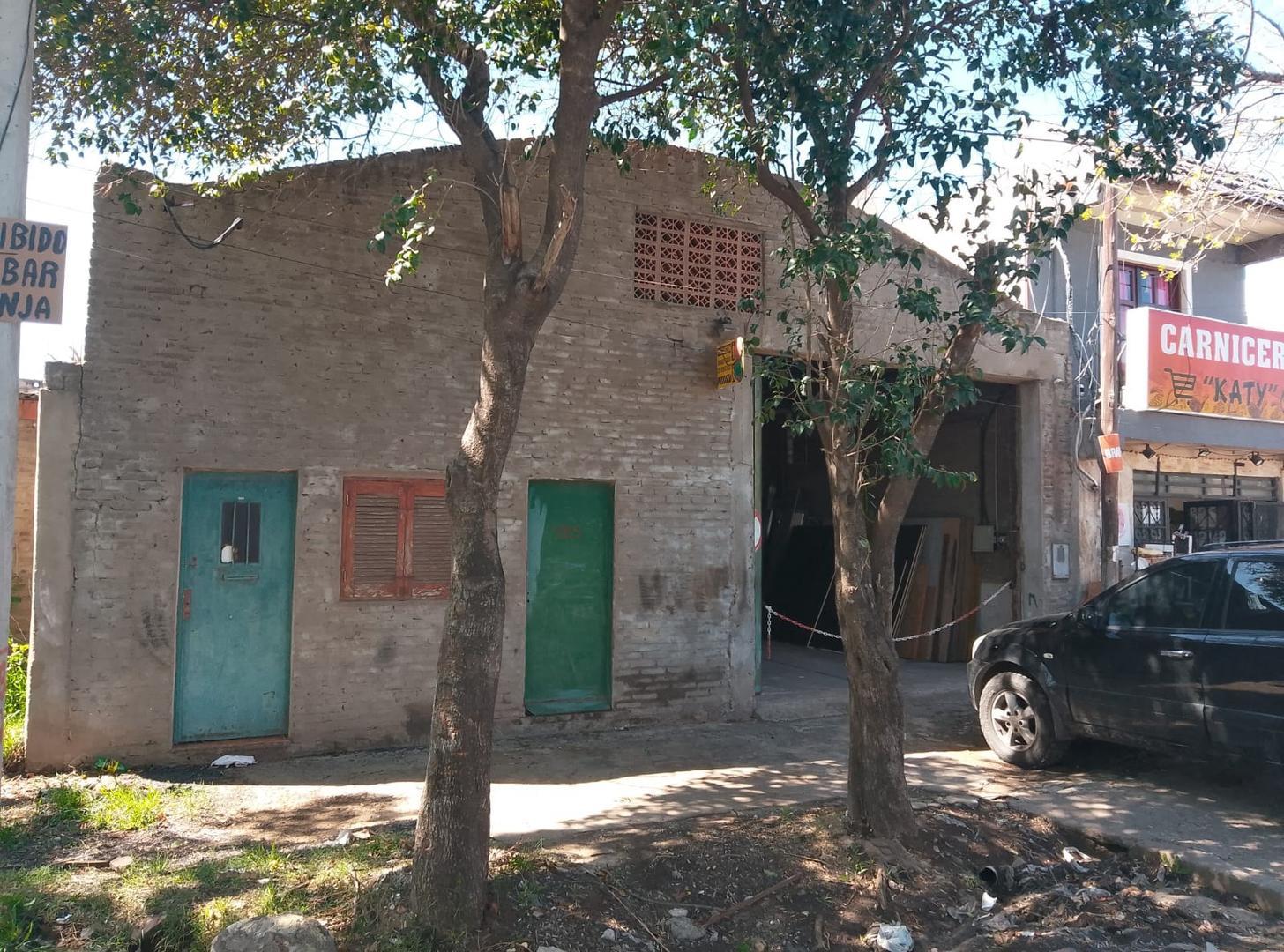 amplio Galpón con oficina y baño