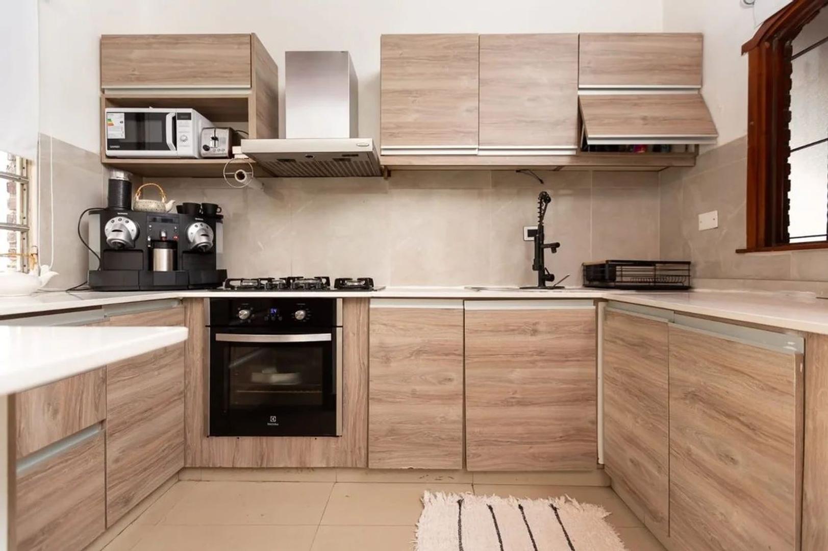 CASA EN VENTA EN DOS PLANTAS EN CASTELAR