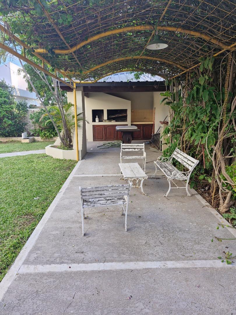 Casa 5 ambientes con 4 baños