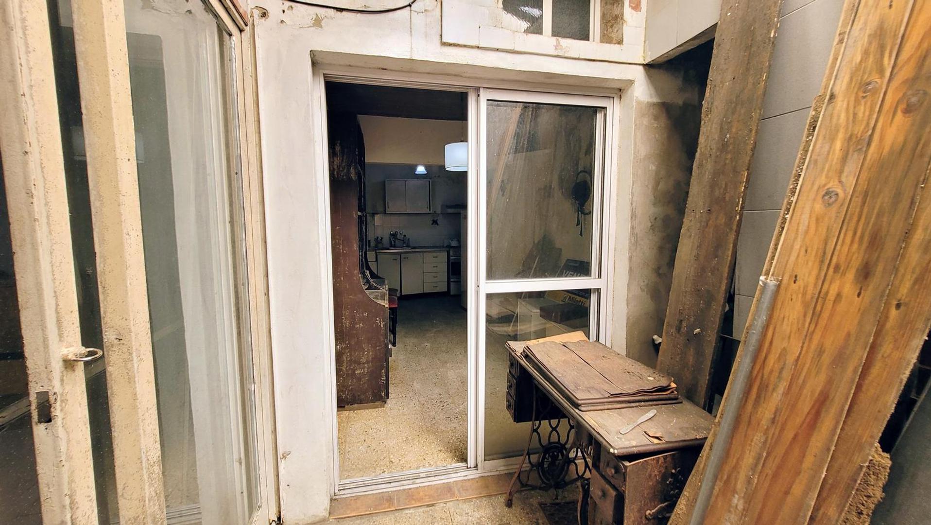 Av. Diaz Vélez  al 800