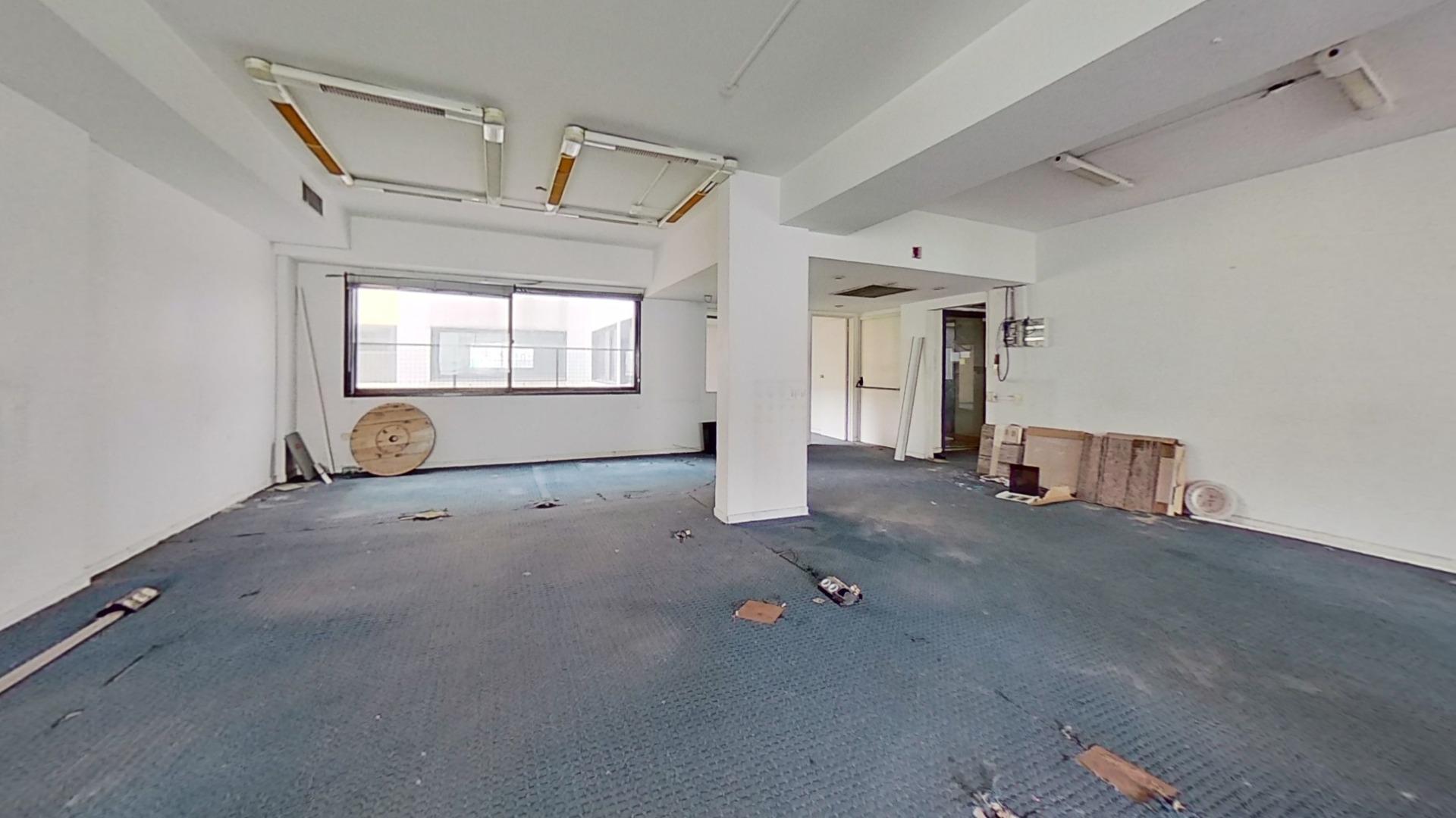 Oficina 6 ambientes con 4 baños