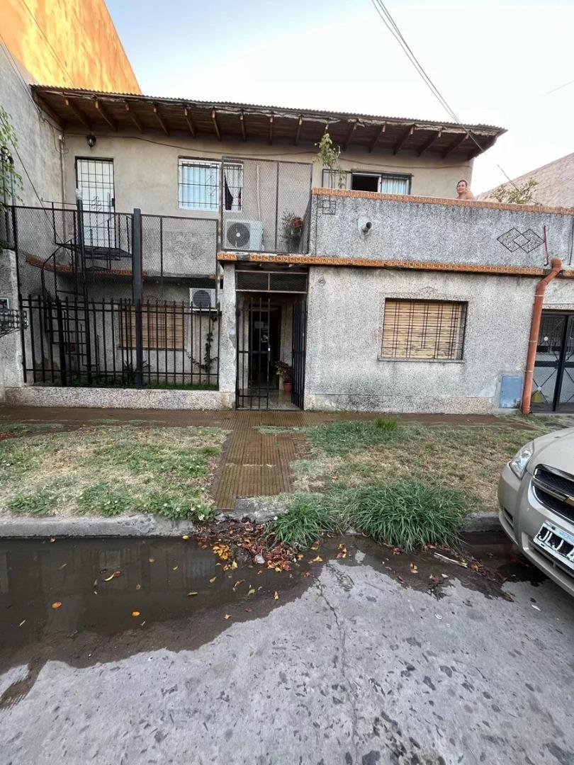 VENTA - CASA BLOCK 7 AMB - MULTIFAMILIAR- LOMAS DEL MIRADOR