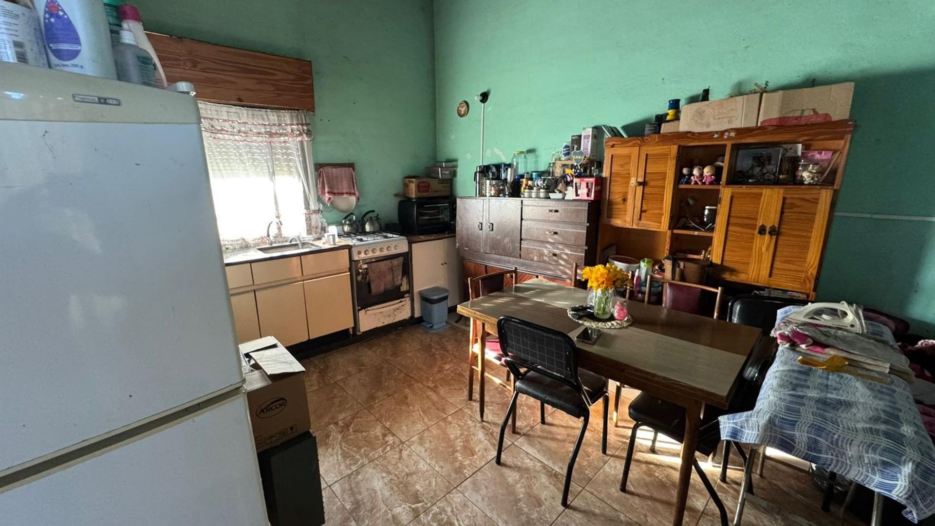 Hermosa casa con local y departamento en planta alta