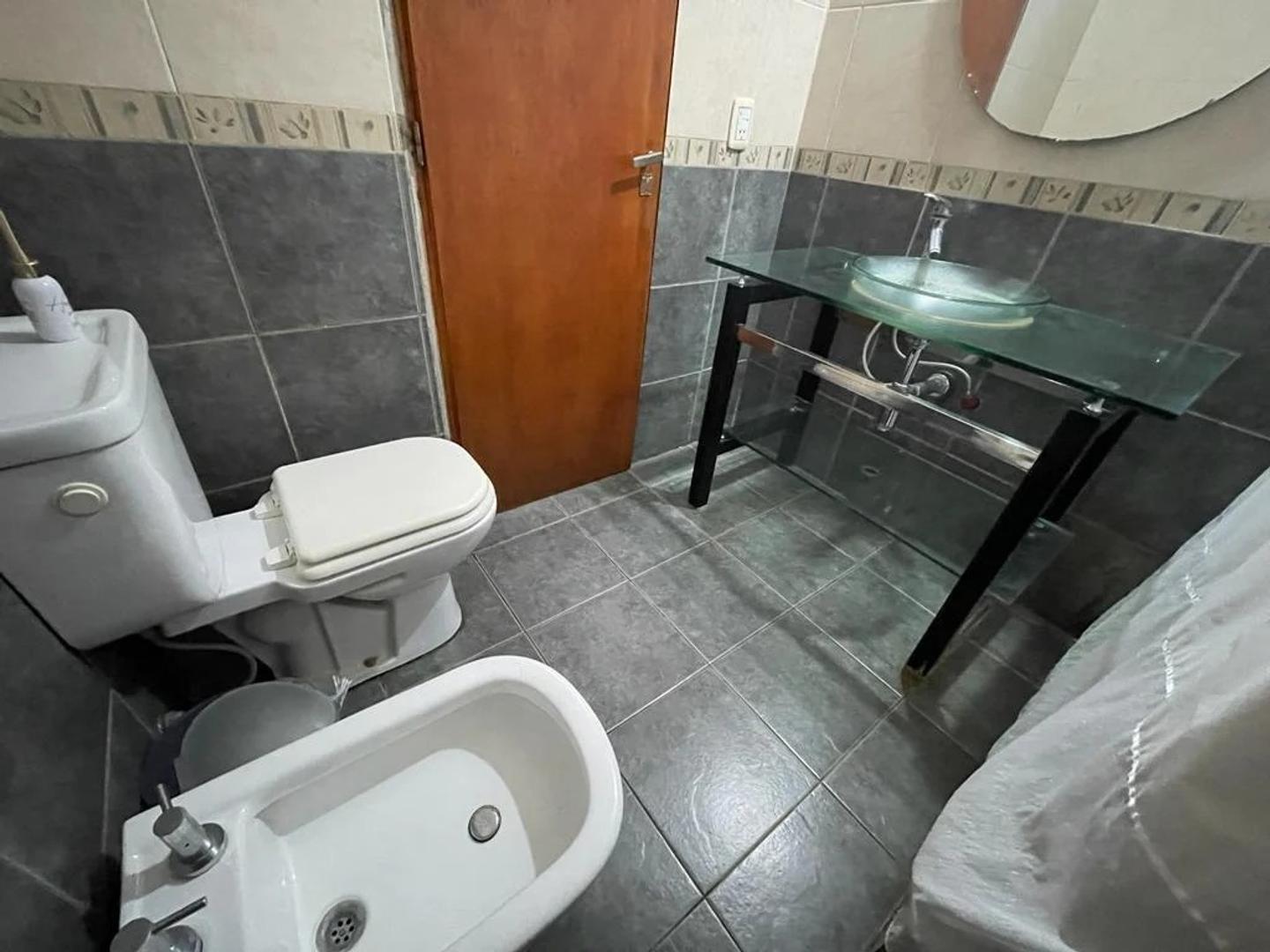 Casa 4 ambientes con 1 baño