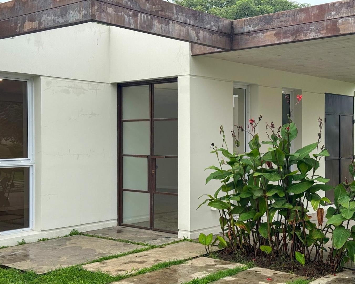 Casa 5 ambientes con 4 baños