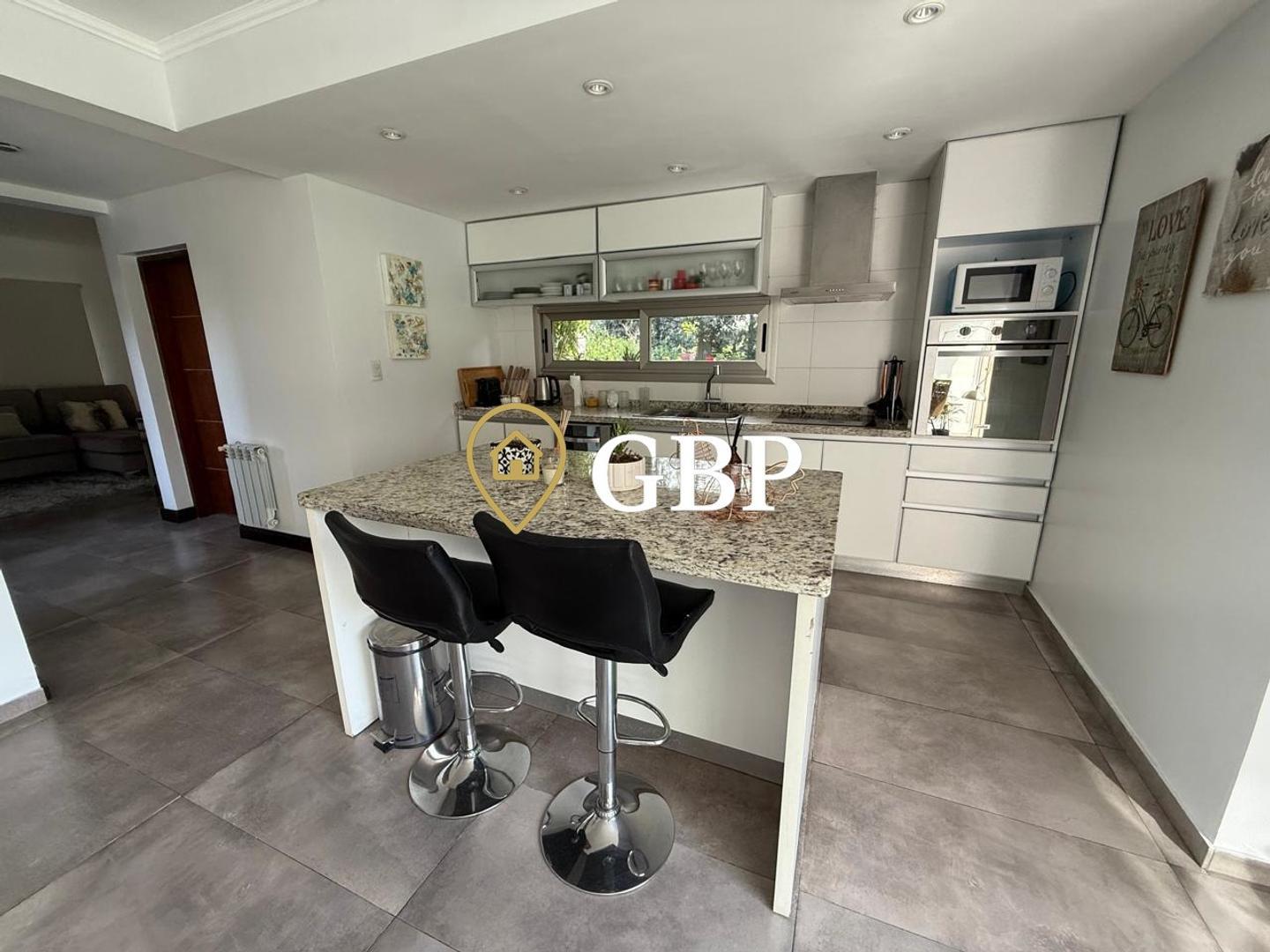 Casa 4 ambientes con 3 baños