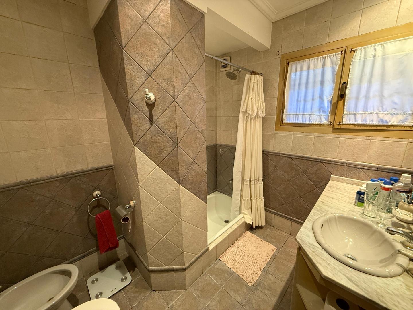 Casa en Venta con 7 cocheras