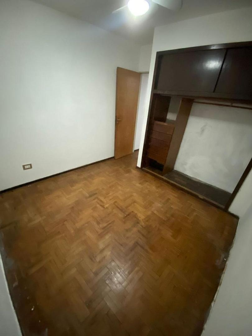 VENTA DEPTO 1 DORMITORIO B. ABASTO POR ESCALERAS
