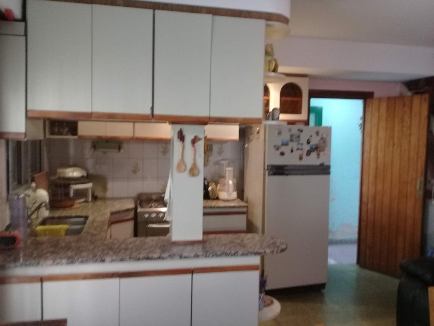 Venta Quilmes O. Casa 4 amb con gge, fdo libre y terreza.