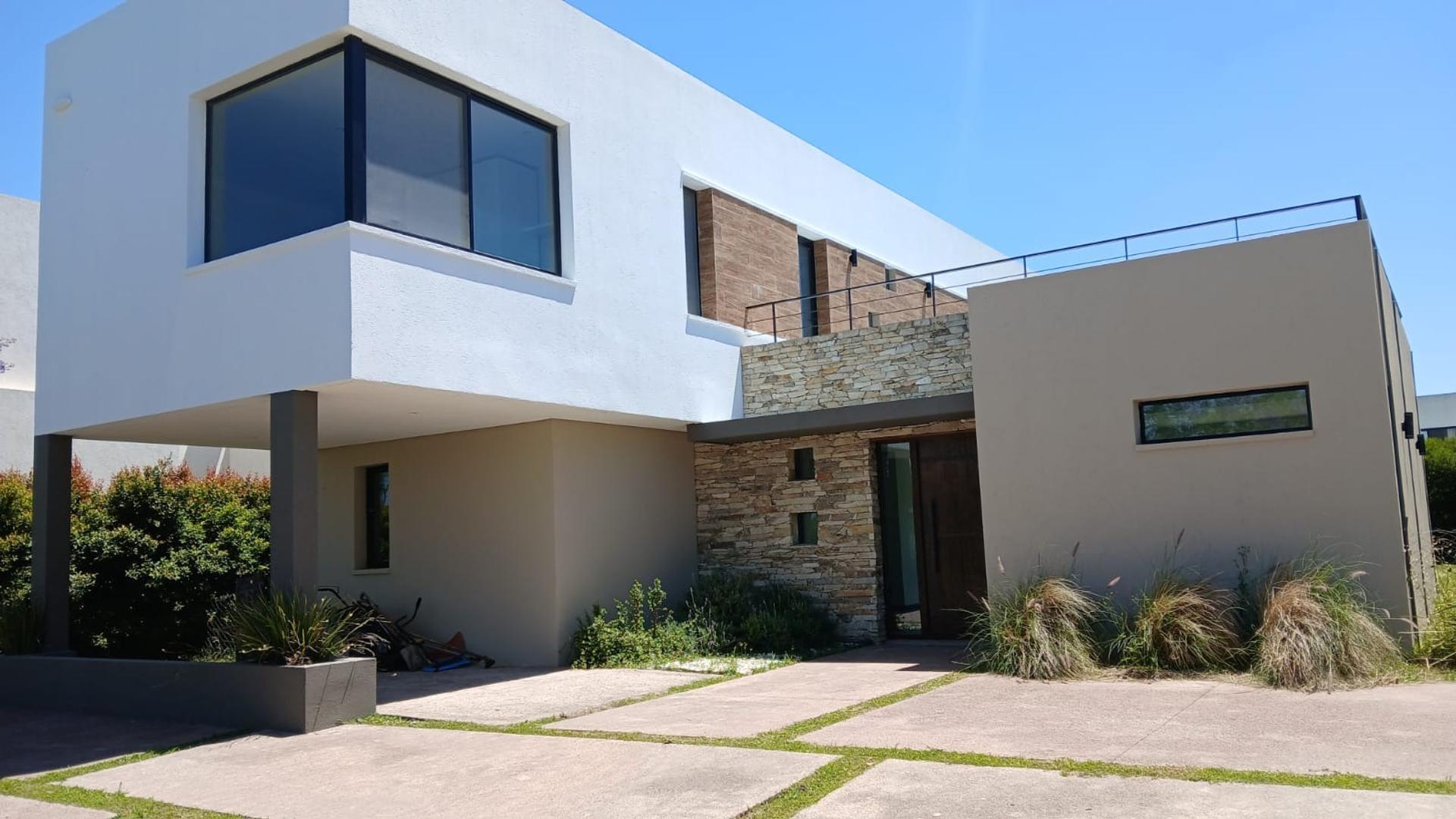 CASA EN VENTA EN PUERTOS DEL LAGO B° VISTAS