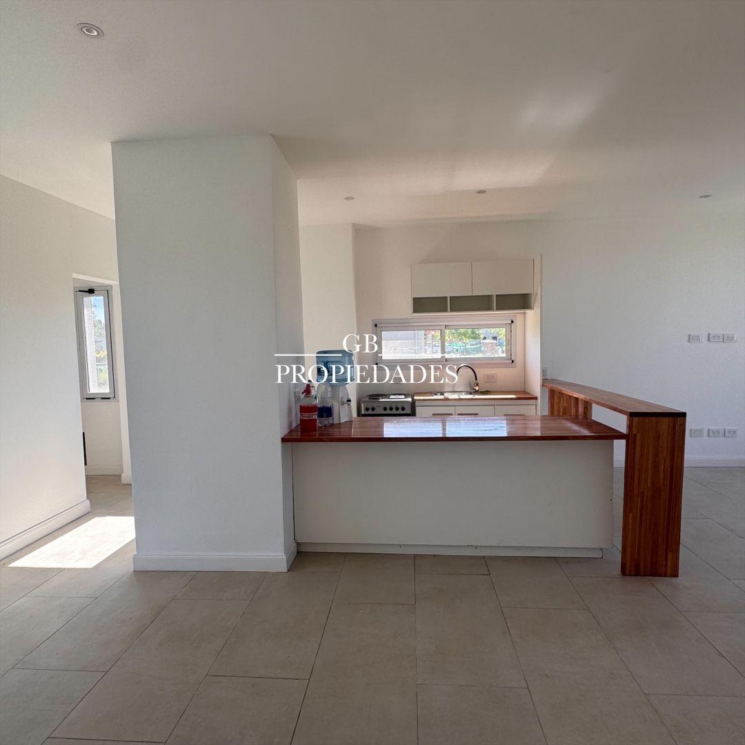 Venta de Casa 4 AMBIENTES en Pilar del Este / Santa Lucia