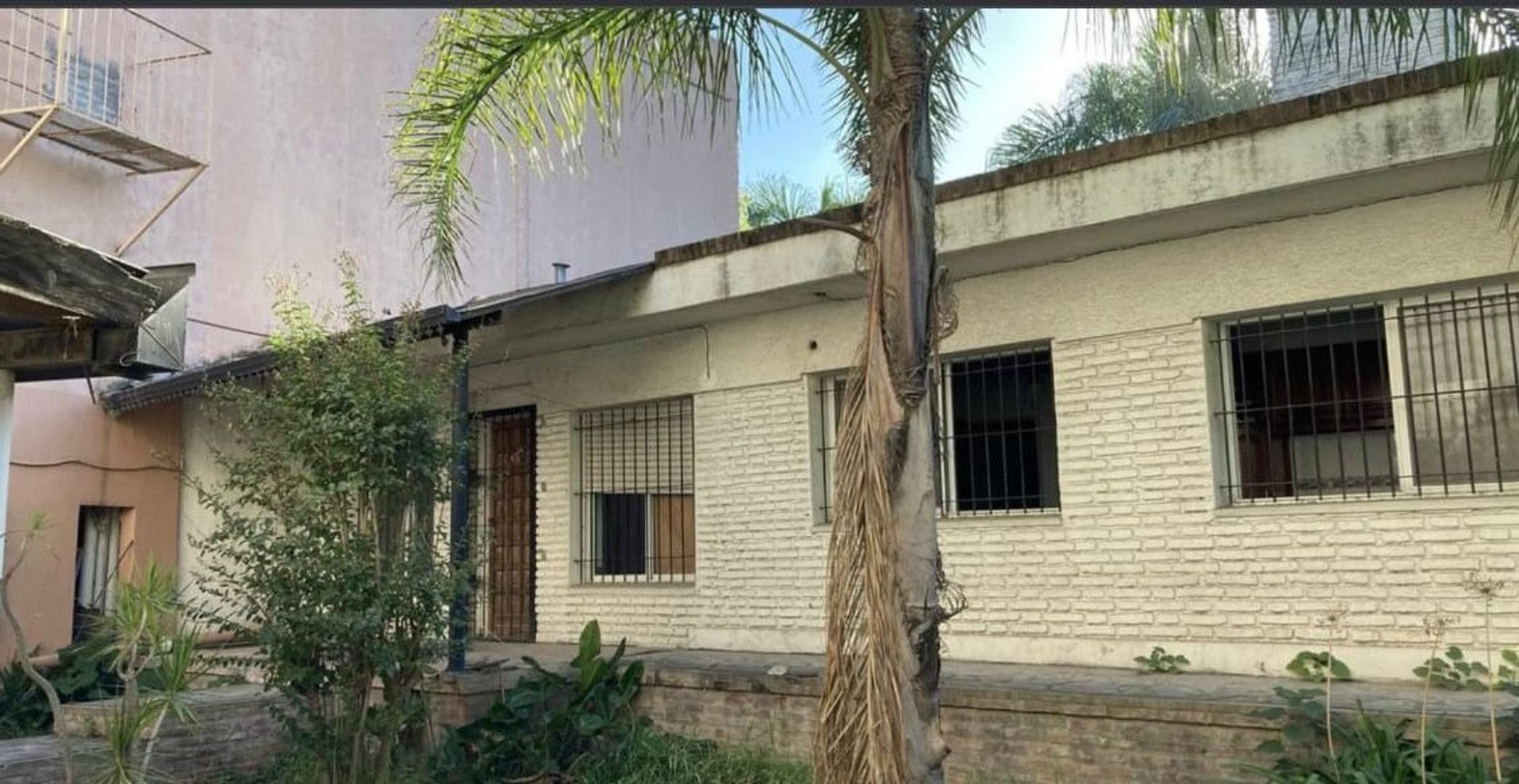 Local sobre colectora panamericana c/ terreno con casa en PH