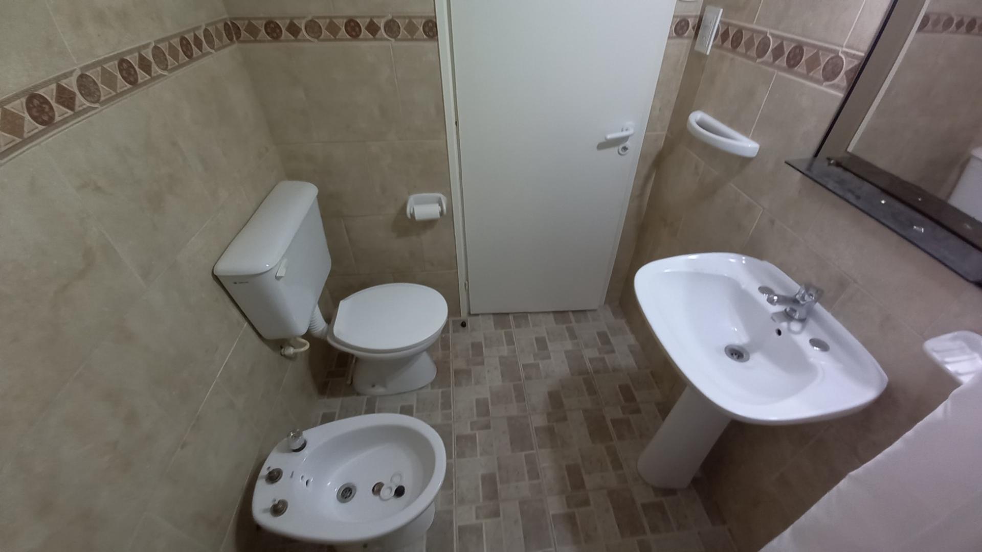 Casa en muy buen estado, funcional. Con cohera